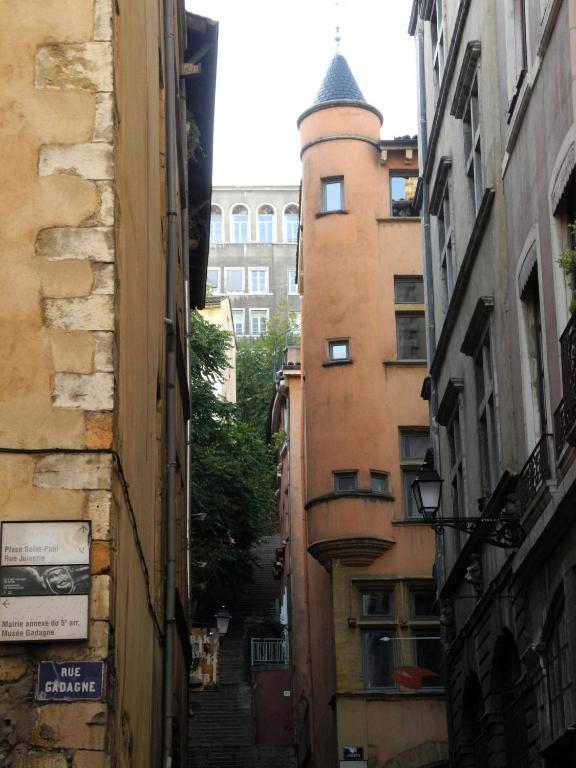 Loge Saint Jean Apartment Лион Екстериор снимка
